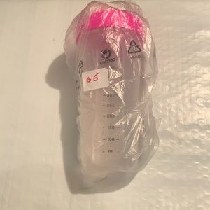 Tupperware Quick shake $5 NWT